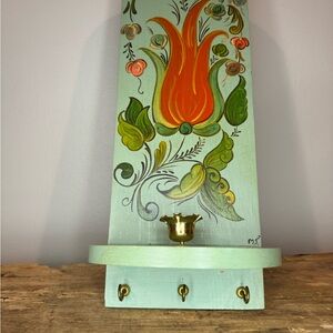 Vintage YORK PA FOLK ART Painted Wooden WALL Hanging Candle & Key Holder